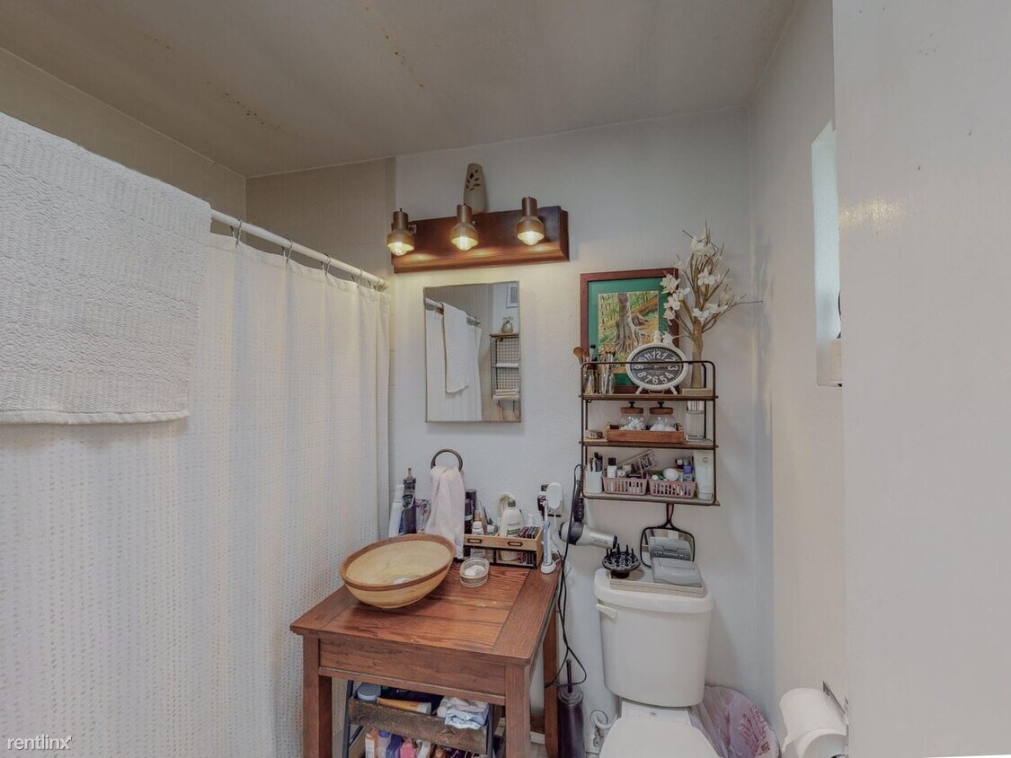 1 br, 2 bath House 8202 Guadalupe Trl NW House for Rent in Los