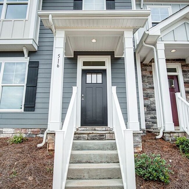 Building Photo - Beautiful, end unit two story Townhome loc...