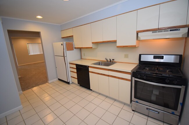 6 Bayberry Dr, Sharon, MA 02067 Condo for Rent in Sharon