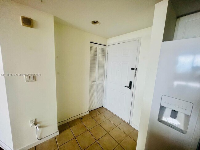 Foto del edificio - 19501 W Country Club Dr