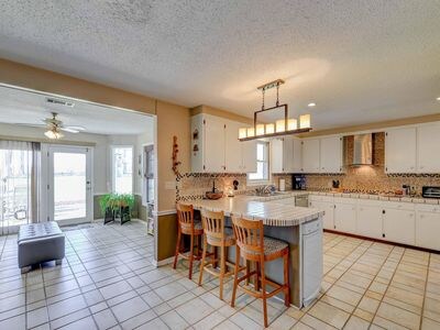 Foto del edificio - 8485 NE Pines Rd