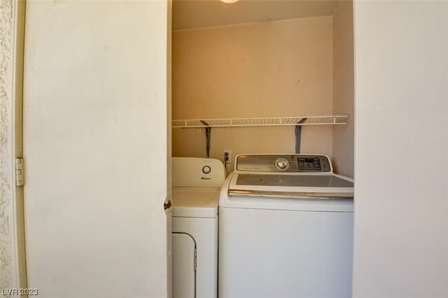 Building Photo - 4877 S Torrey Pines Dr