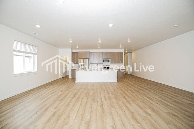 Building Photo - 301 Ravello St