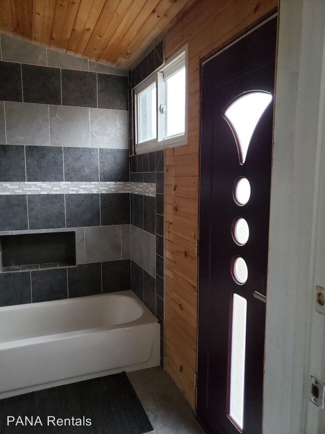 Foto del edificio - 3 br, 2 bath House - 543 Spring St.