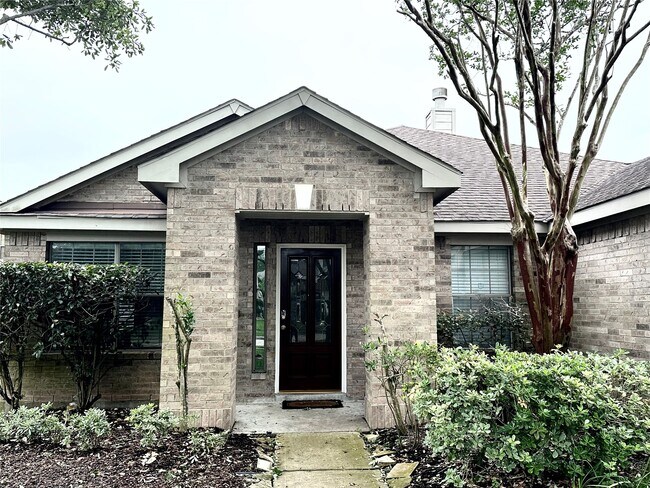 Foto del edificio - 2211 Winding Hollow Dr
