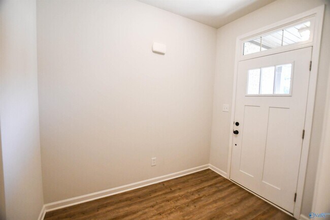 Foto del edificio - 163 Kingswood Dr