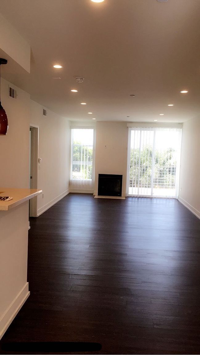 Foto del edificio - 6222 Kester Ave