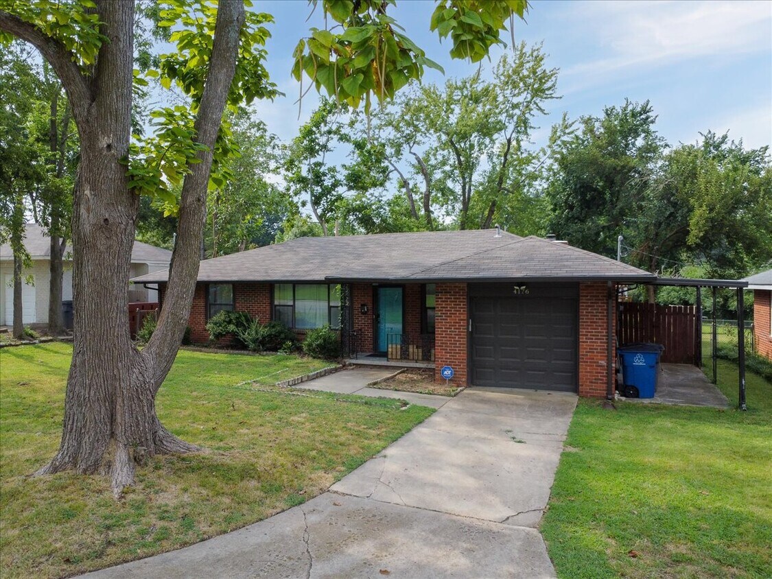Foto principal - 4176 E 33rd St