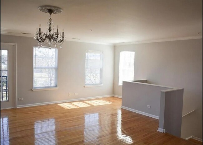 Building Photo - 893 Enfield Dr