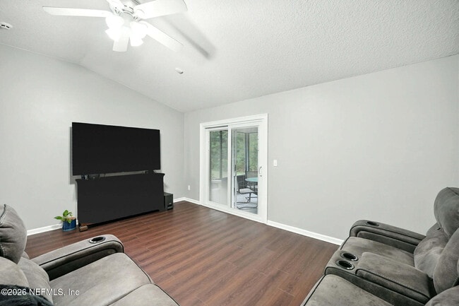 Foto del edificio - 832 Heritage Lakes Dr