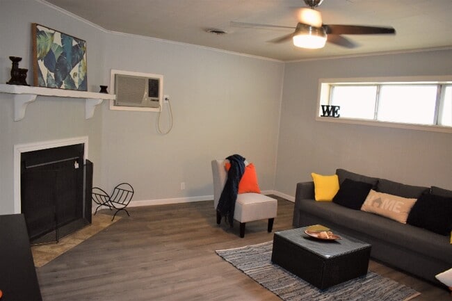 Building Photo - 1300 Milam Way