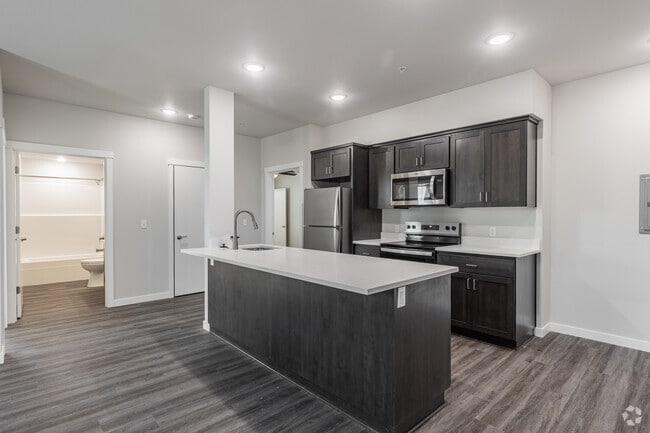 2BR, 2BA - 882SF - Kitchen - Laike Plaza