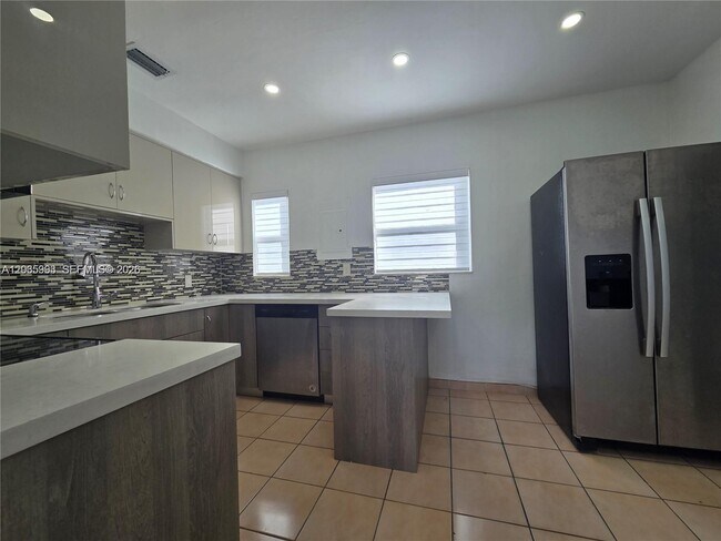 Building Photo - 6240 SW 21st St