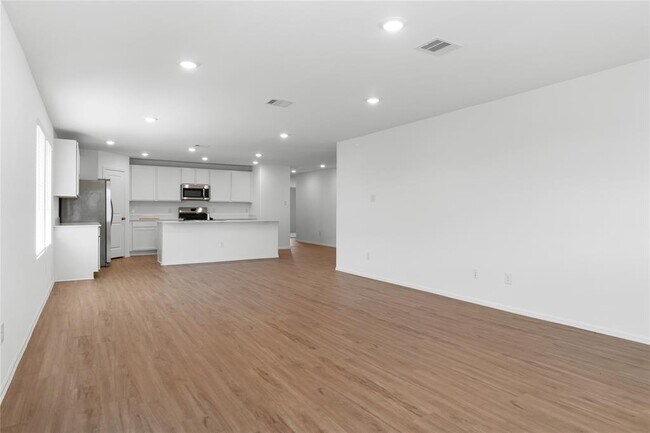 Foto del edificio - 4607 Sterling Pr Trl