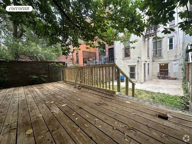 Building Photo - 489 Putnam Ave
