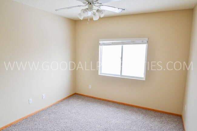Foto del edificio - 2 Bedroom 2 bath condo with 1 car detached...