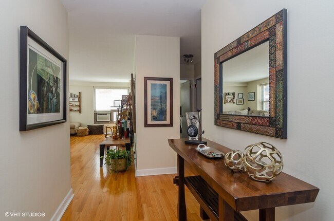 Foto del edificio - 2970 N Lake Shore Dr