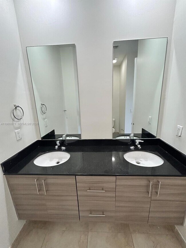 Foto del edificio - 2736 SW 81st Terrace