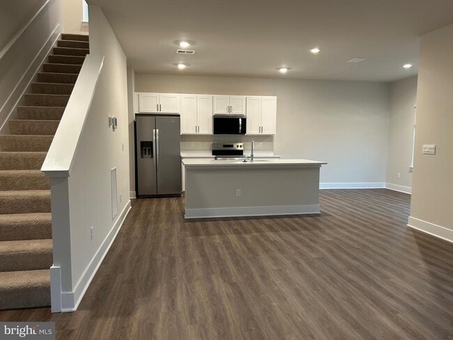 Building Photo - 140 Wappinger Ter