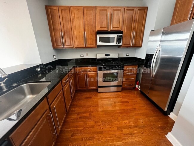 Building Photo - 1600 S Prairie Ave