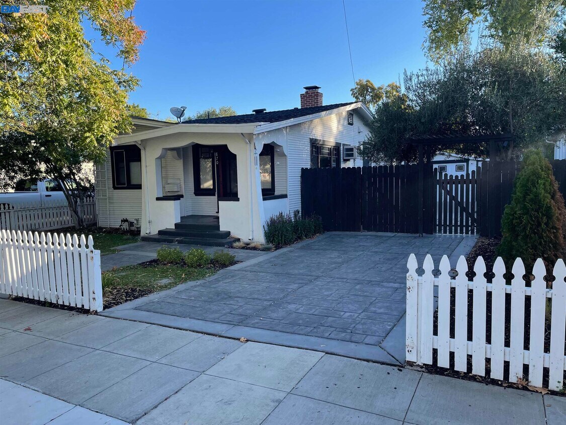 Foto principal - 870 S J St