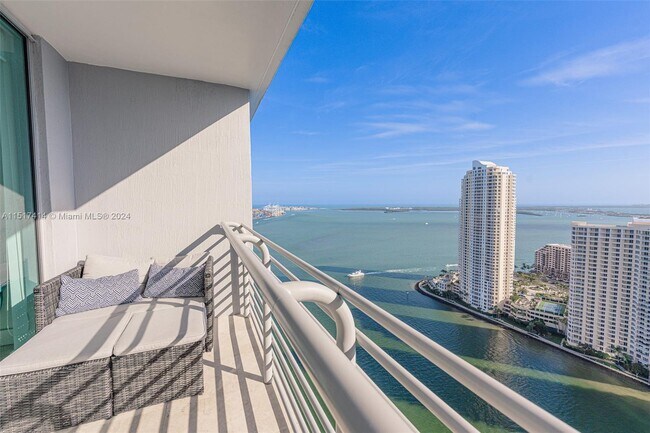 Foto del edificio - 335 S Biscayne Blvd