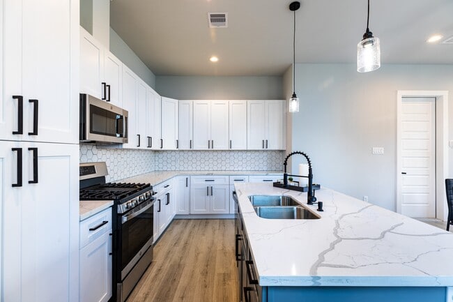 Building Photo - 4924 Winnetka St