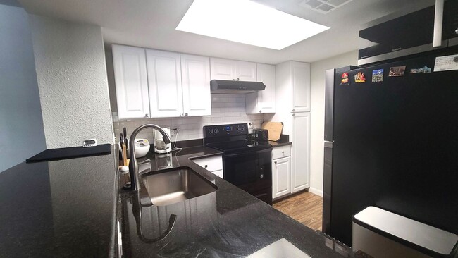 Kitchen - 8600 Fathom Cir