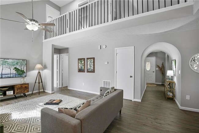 Building Photo - 1312 Lake Paradise