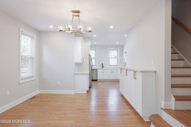 Foto del edificio - 137 Hudson Ave