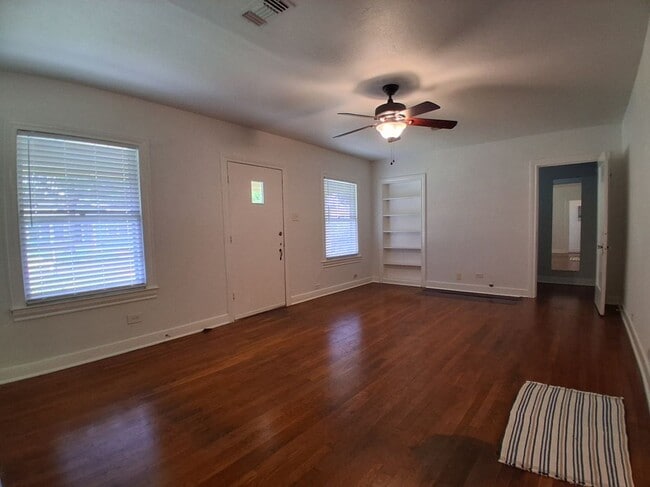Foto del edificio - 315 W Ridgewood Ct
