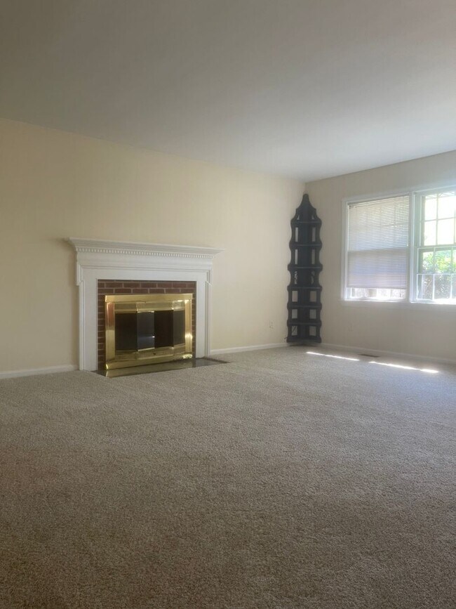 Foto del edificio - 12 Fawn Ln