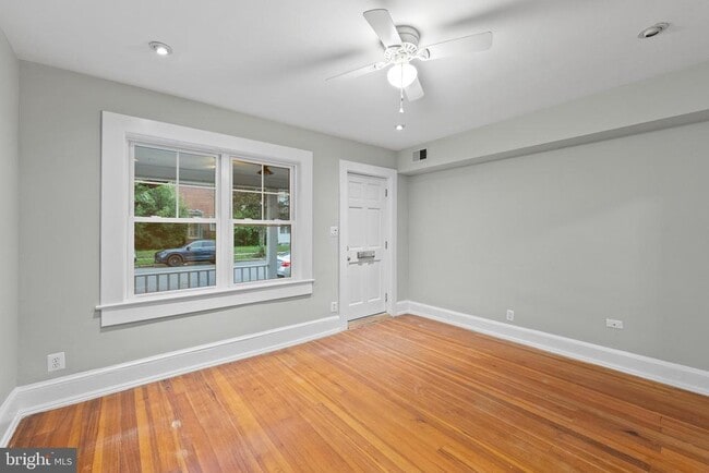 Building Photo - 624 N Alfred St