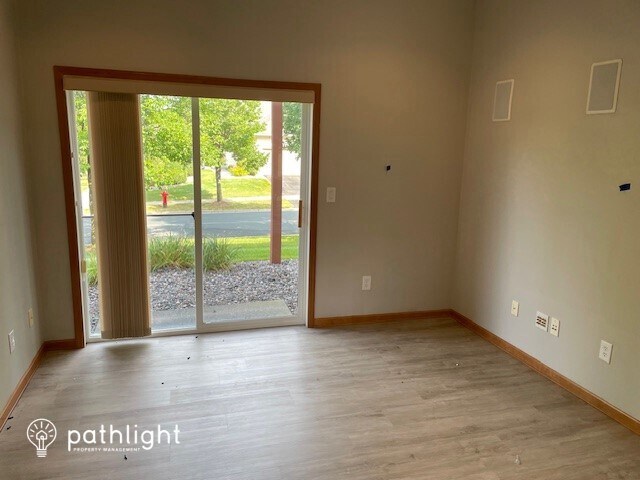 Building Photo - 1627 Fox Hunt Way