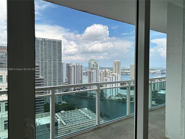 Foto del edificio - 950 Brickell Bay Dr