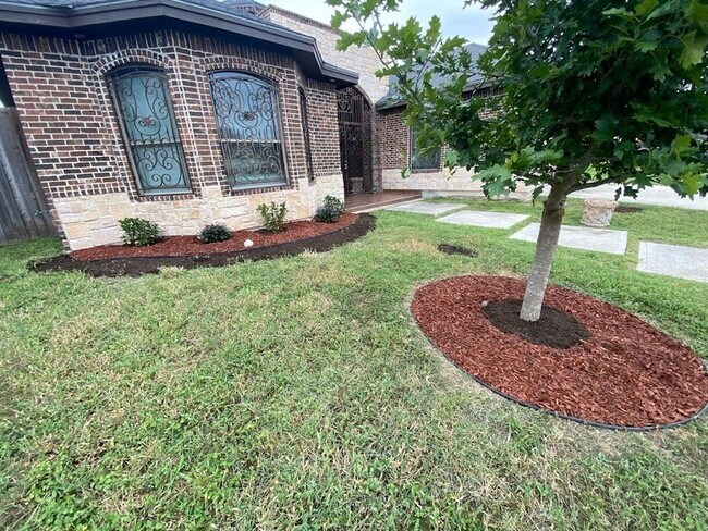 Building Photo - 2217 Grapefruit Ave