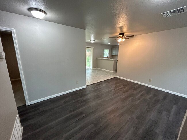 Foto del edificio - **PENDING APPLICATION** COMING SOON! Beaut...