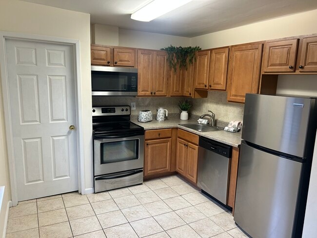 Foto del edificio - 57 Birchwood Rd