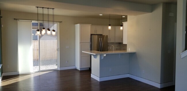 Building Photo - Newer Contemporay Home in Midtown