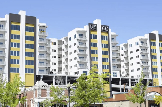 Building Photo - The Deco at Victorian Square