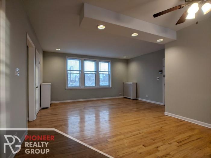 Primary Photo - 2 bedroom in CHICAGO IL 60657