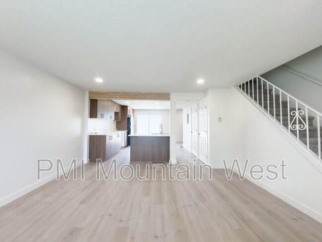Foto del edificio - 945 S Main St