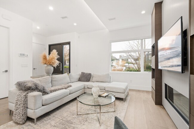 Photo du bâtiment - 641 W 21st Ave