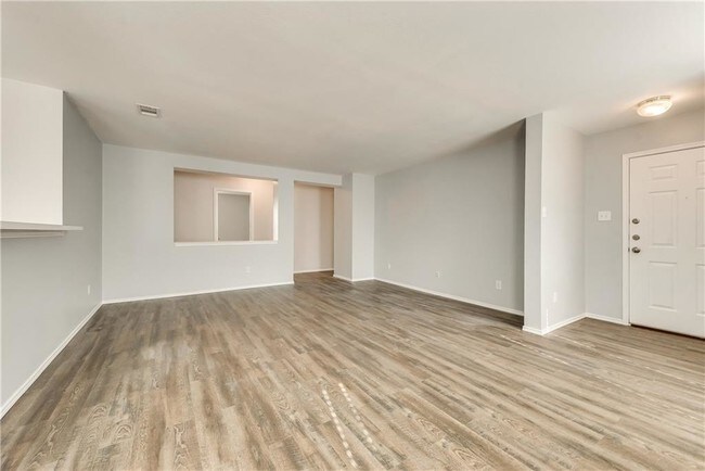 Building Photo - 2117 Lone Pecan Dr
