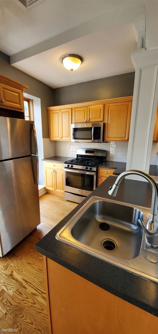 Building Photo - 1 br, 1 bath  - 30 E Grand Ave D