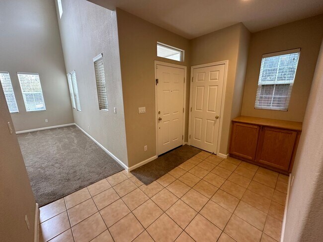 Foto del edificio - Beautiful 3 Bed 3 Bath Tracy Home
