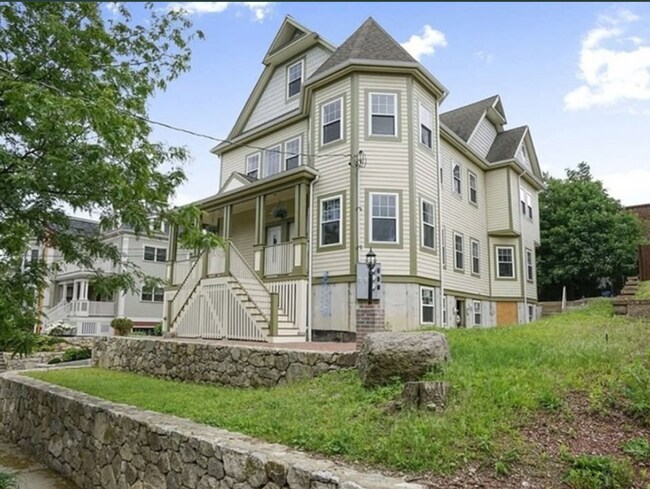 Building Photo - 15 Millmont St