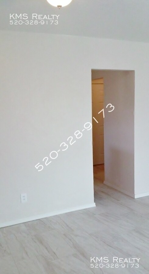 Building Photo - 2 Bedroom 1 Bath Duplex - Swan Rd & 22nd St