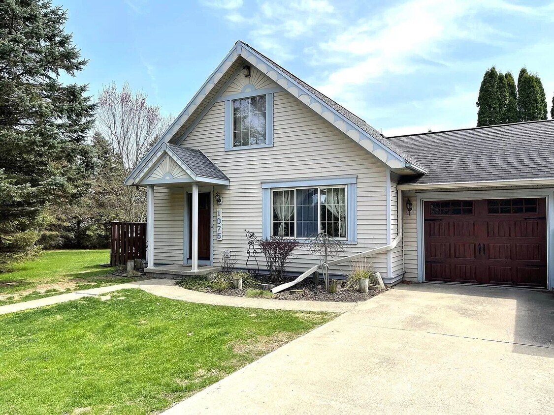1075 Grosvenor Rd, Grass Lake, MI 49240 House Rental in Grass Lake