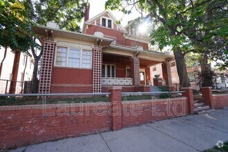 Building Photo - 834 N Clarkson St